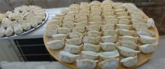 小時候的過年，才是過年！大魚大肉「團圓飯限定」滿心期待　一年「只買一次衣服」捨不得穿