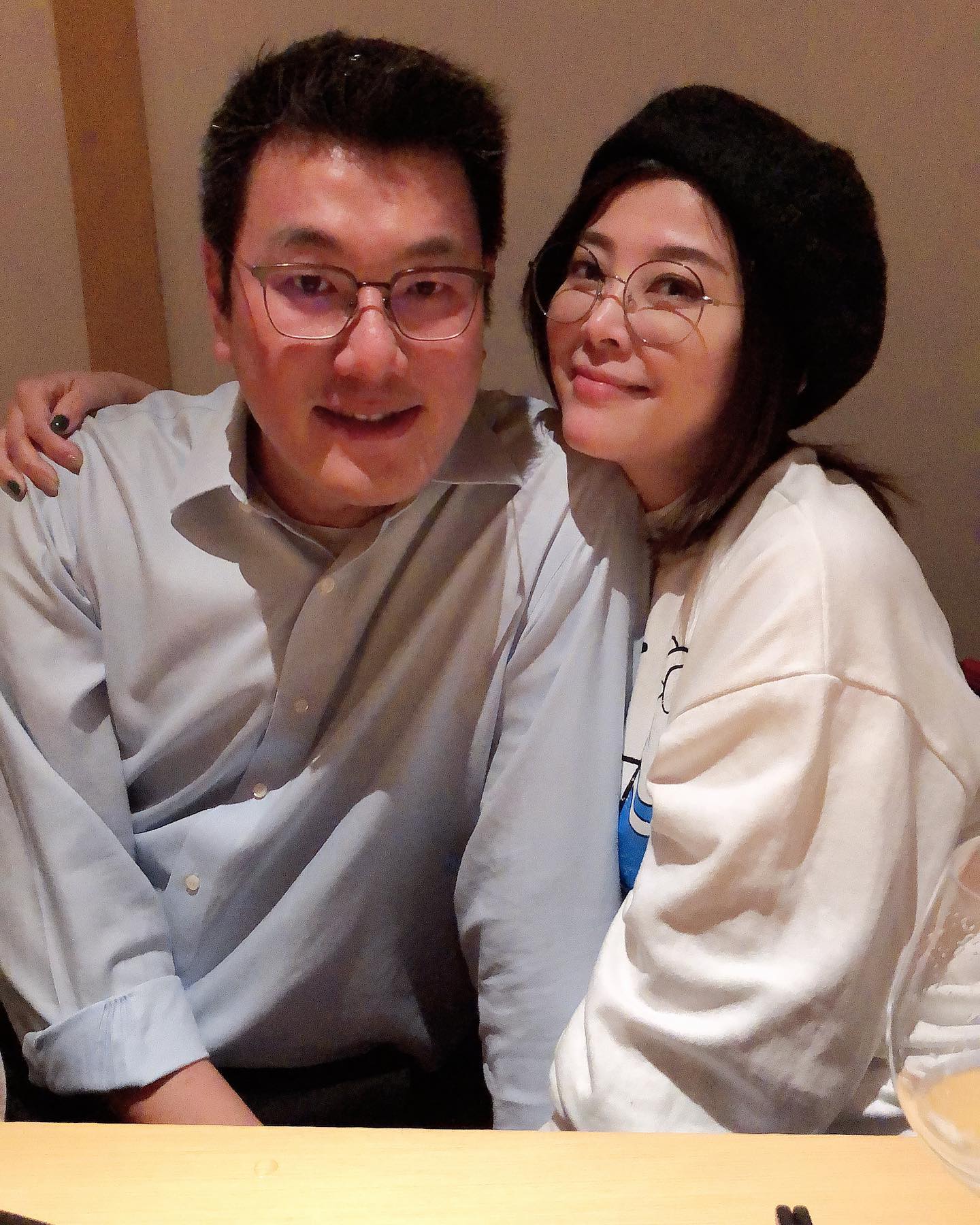 姊弟戀開花結果！本土劇一姐方馨「25歲成單親媽」　老公「把女兒視如己出」43歲勇敢再嫁❤