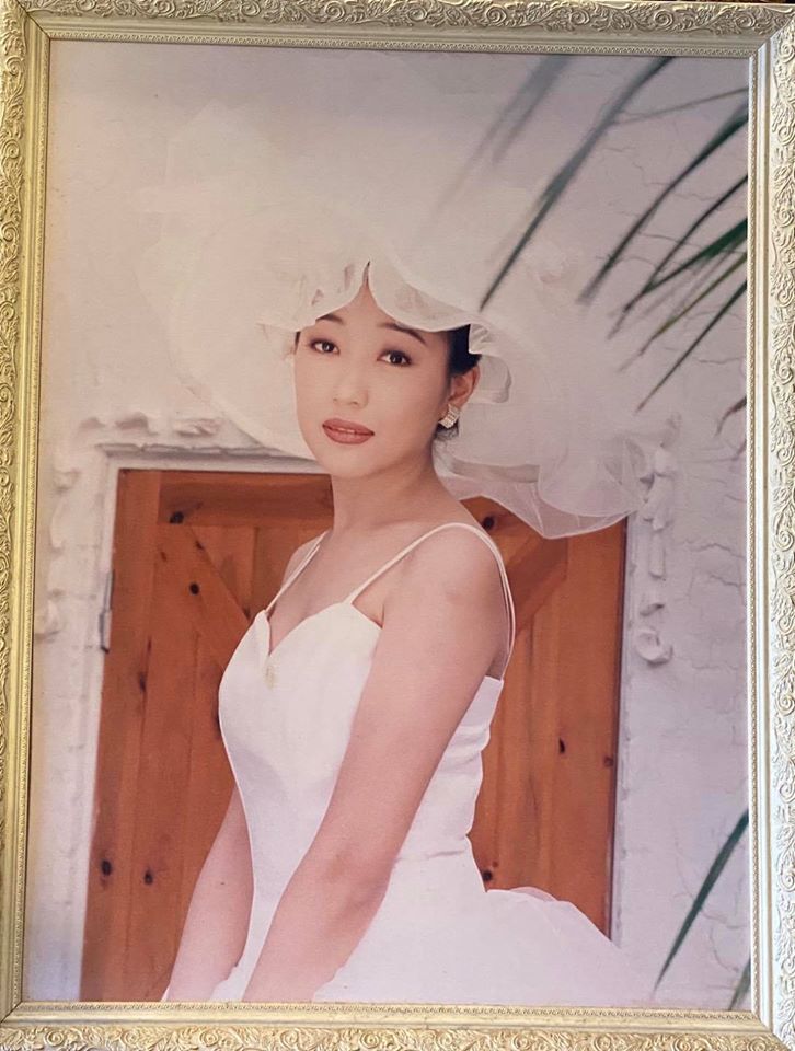 當年結婚上頭條！余皓然曬「25年前轟動全國婚禮照」　未婚懷孕「王中平一句話讓她跟定」3個月就閃婚
