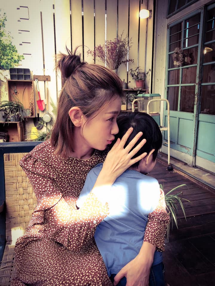 性格浪子變慈父！42歲藍正龍「不捨愛妻為孩子淡出」　結婚7年宣告「老婆自由了」：一切都值得了