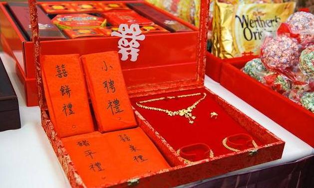 堅持要拿聘金！婆婆不甘願「勉強掏12萬」臭臉到底　兩家互不相讓「媳婦親自出馬」安撫：換28年自由