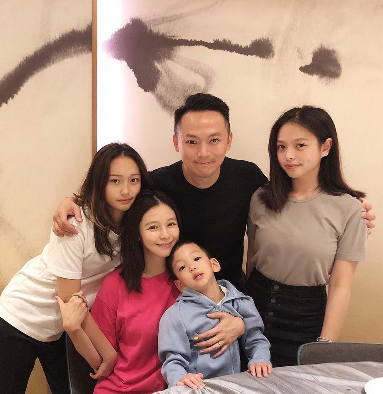 結婚當現成媽！徐若瑄坦言「不知怎麼當繼母」見手寫卡片淚崩　被質疑「只愛親生兒」2繼女霸氣發聲