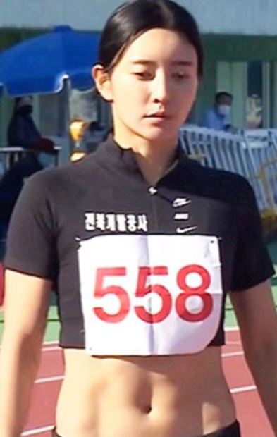 跑道上最佳焦點！韓國運動女將「被封田徑界李英愛」　超強腹肌辣翻「私下巨星級自拍」一看秒戀愛