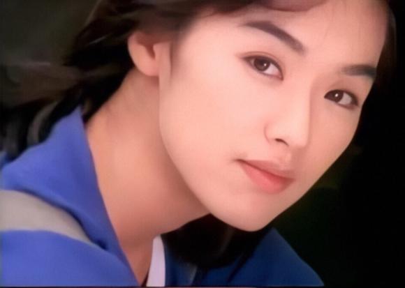 她是林志玲師姐！嫁入豪門孕期「遭老公7次重手」　 被閨蜜介入離婚「苦練廚藝獲獎」54歲依舊漂亮