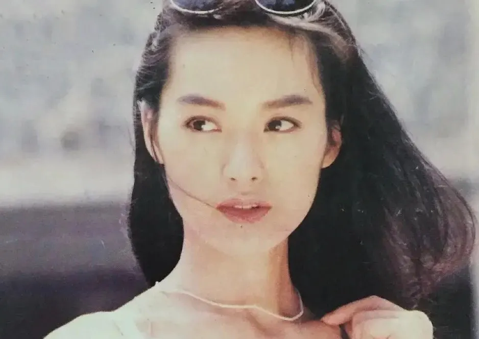 她是林志玲師姐！嫁入豪門孕期「遭老公7次重手」　 被閨蜜介入離婚「苦練廚藝獲獎」54歲依舊漂亮