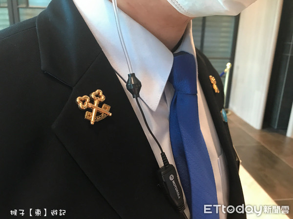 飯店服務生胸前掛金鑰匙！她一查嚇傻「巧遇全球認證頂級菁英」背後來頭不小　「超狂認證門檻曝光」：會3國語言是基本