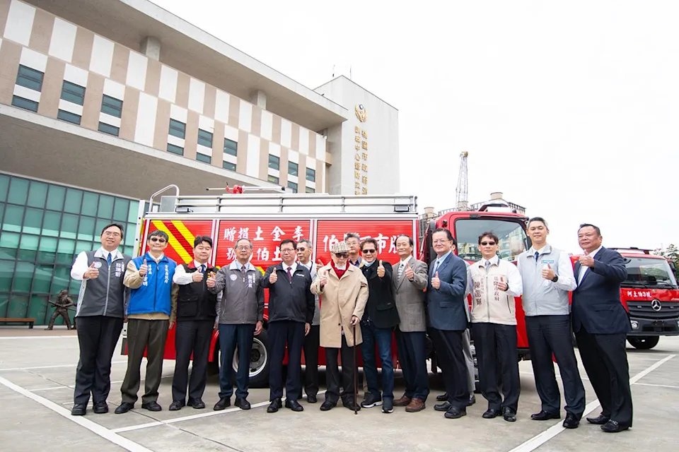 取之社會，用之社會！阿土伯一口氣「豪捐1億元消防車」都花在公益上　「另一個身分曝光」網讚嘆：默默行善50年