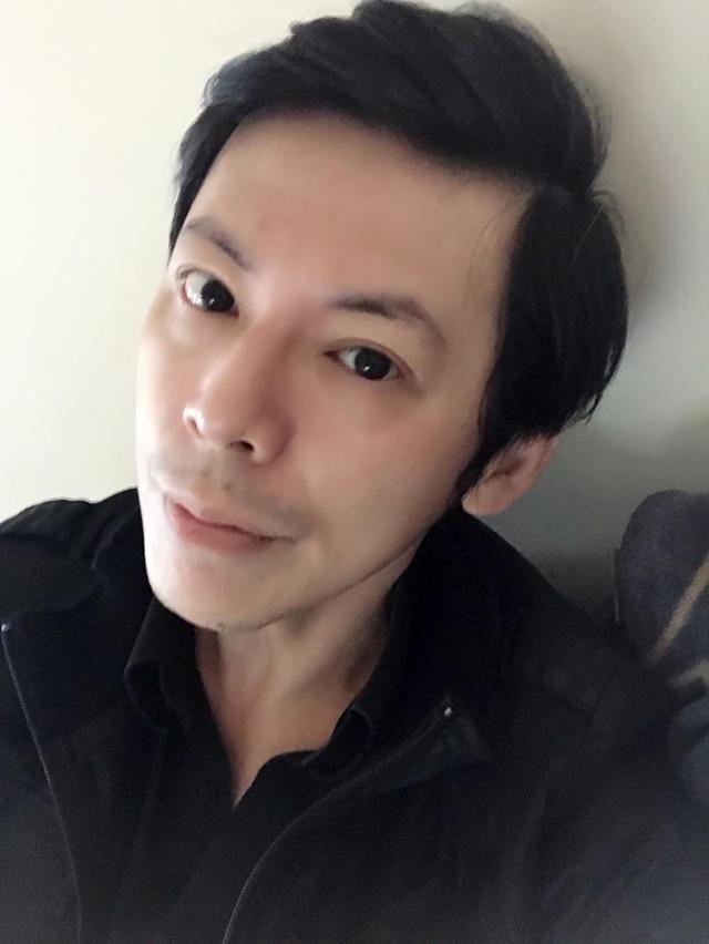 退出演藝圈！49歲男星「轉行當保全」每天上崗12小時　路邊掃菸頭「皮鞋裂開補好再穿」最新近況曝光