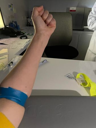 才熬過整晚腹瀉清腸！于美人「全身健檢時突遇斷電」還原現場驚魂　下秒「又被護理師告知壞消息」大嘆無奈