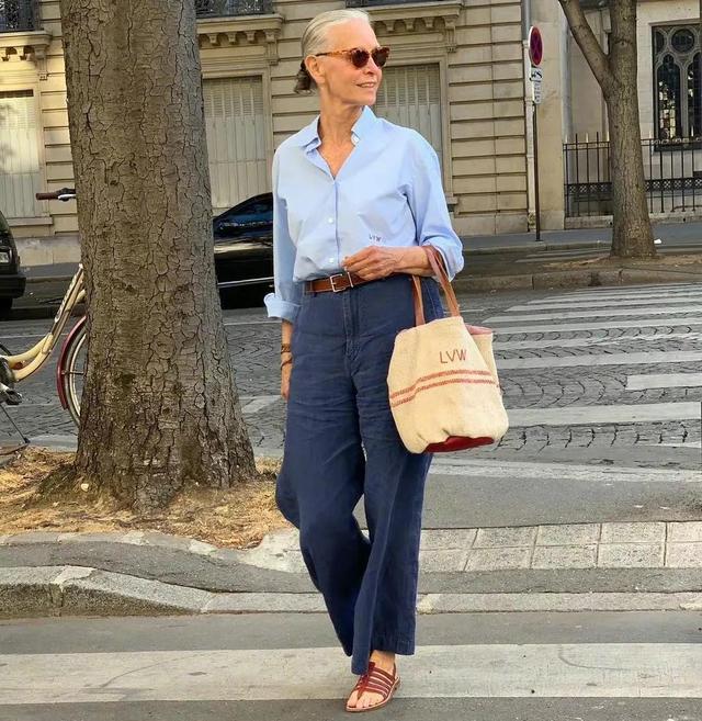 活到老優雅到老！74歲奶奶不幫帶孫「退休開服飾‬店」　「自己當模特兒」皺紋擋不住氣質