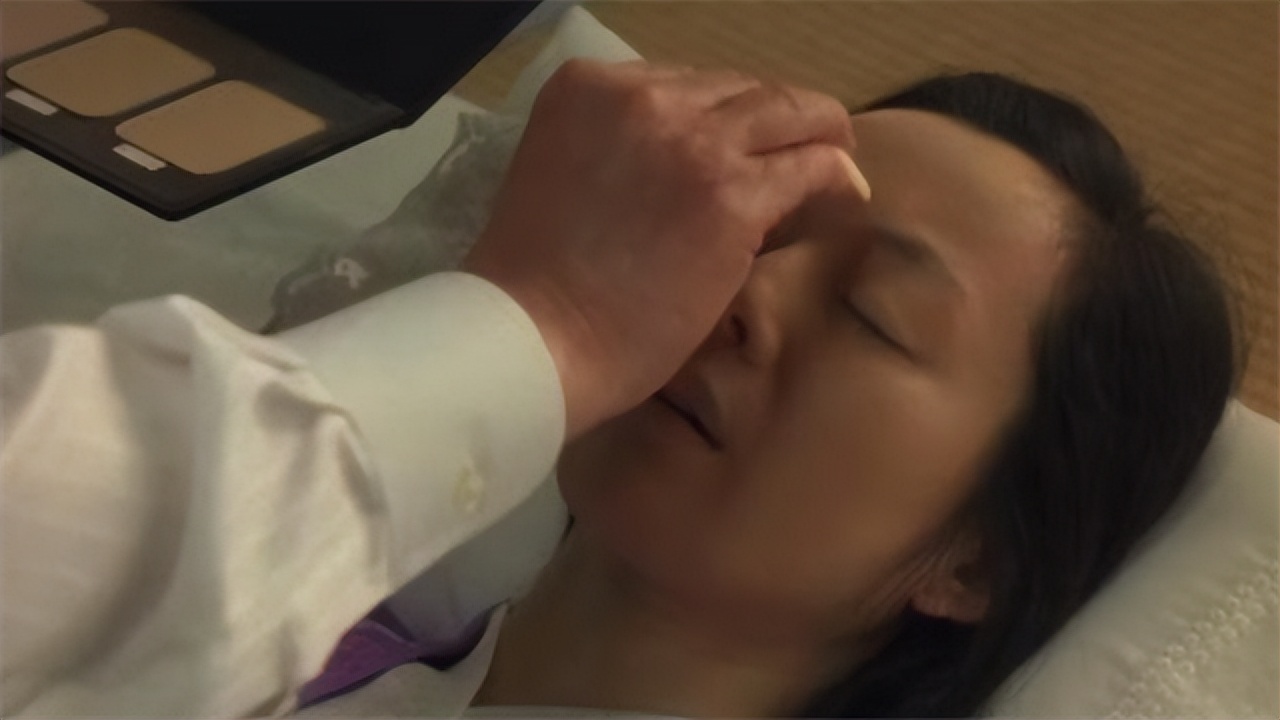 千萬不要盲目「用手觸摸逝者身體」！入殮師給出忠告：「與恐懼無關」就算是最親的人也不行