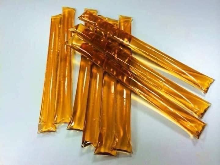 不叫果汁條！懷舊零嘴「一條長長黃黃的」名字叫什麼？　雜貨店闆娘「講出正確答案」顛覆眾人童年時光