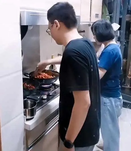 36歲仍單身！小姑和哥哥一家4口同住「私下相處零摩擦」　嫂子天天煮三餐「還暖心許下諾言」