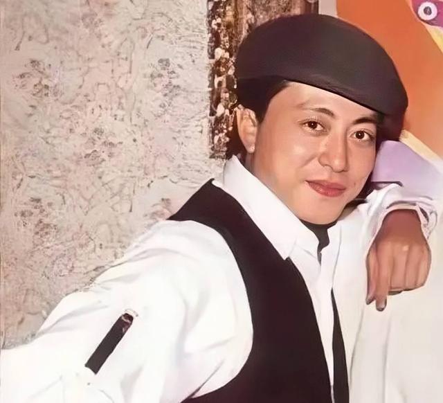 資深男星宣布退休！當年急流勇退「搖身一變成為珠寶大亨」　「膝下無兒女」如今生活曝光