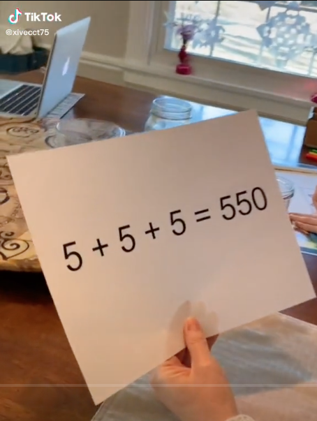如何加一條線使「5+5+5=550」？全家解不出「小兒子默默拿起畫筆一畫」90萬人狂讚：下個愛因斯坦