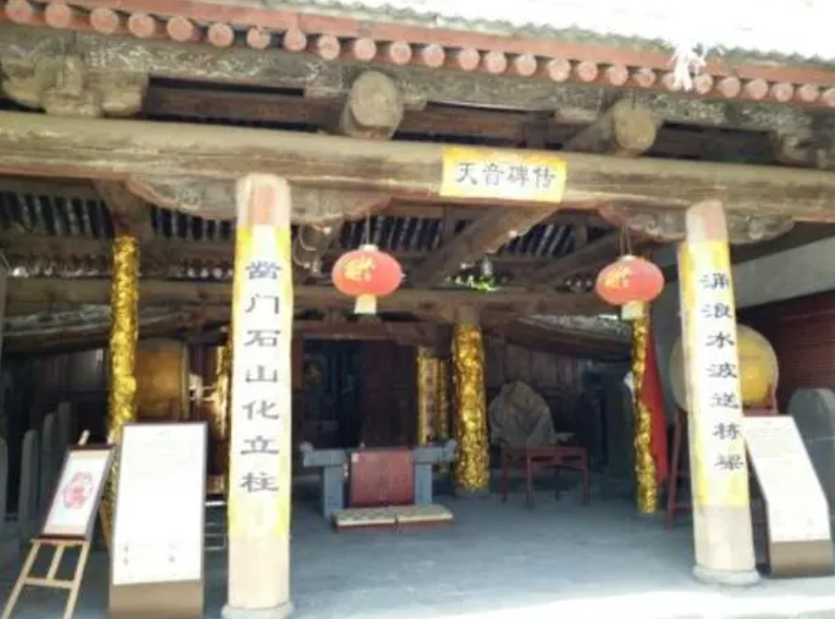 火葬場門口有一對聯！上聯：「早來晚來早晚都來」　下聯道破「命運真諦」令生者釋懷