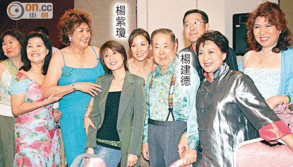 出生當地望族！61歲楊紫瓊2婚探親「娘家豪宅曝光」　被爆有15兄弟姊妹「父親擁三房不簡單」