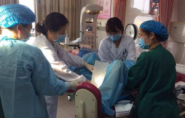 倒插門3年！「老婆難產去世」岳父母把我趕出門　回家打開行李我淚目：怎麼能這樣