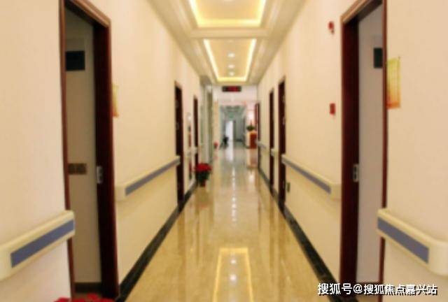 父逝母獨居！媽媽入住「新開養老院1年」　崩潰打電話「救救我」兒震驚說不出話