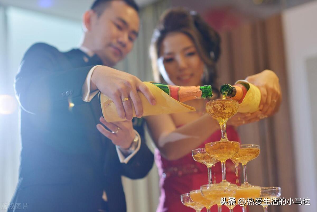 兒子結婚沒通知我！婚禮結束後「我收到一紙合約」：竟成了無家可歸的人...