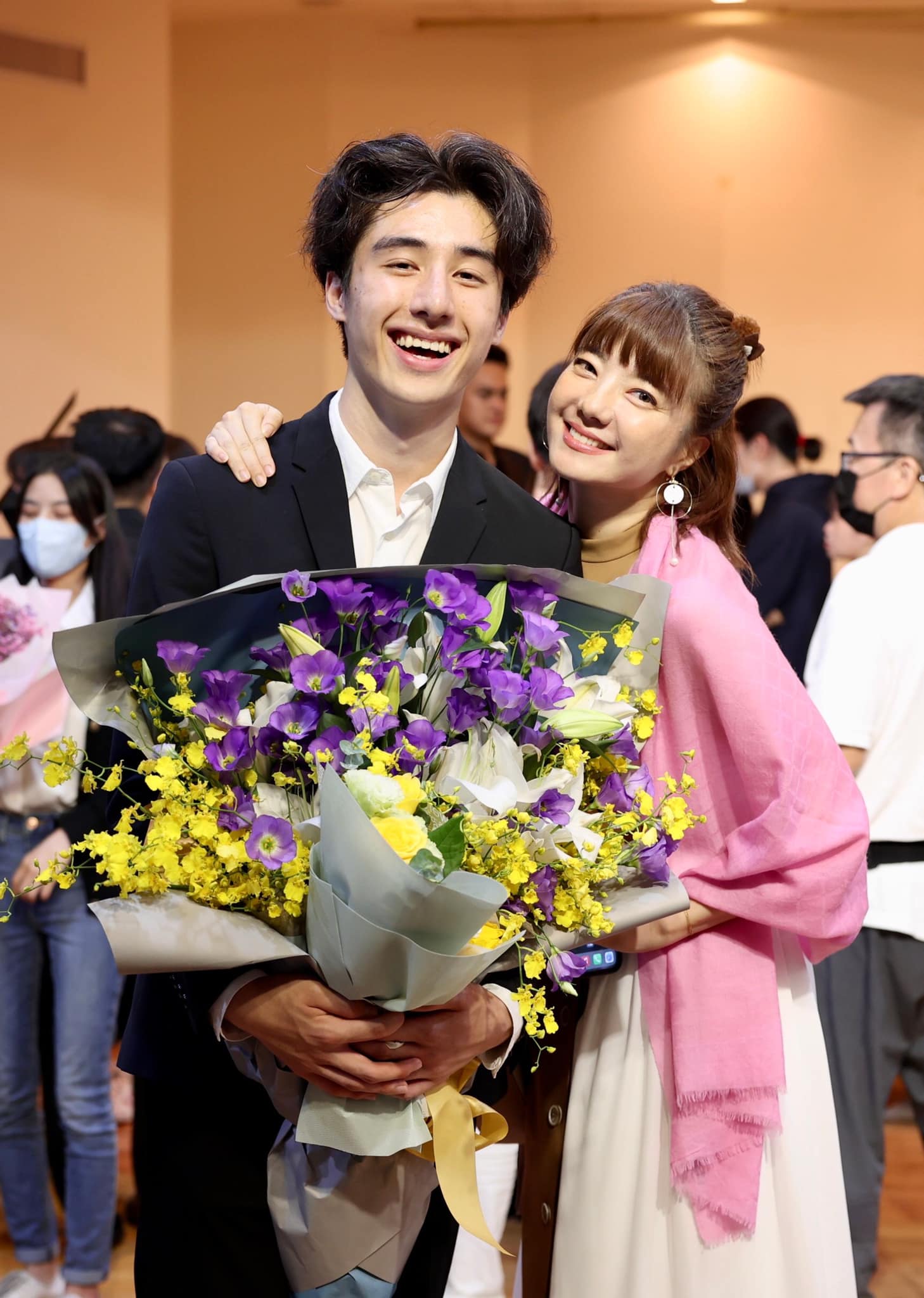 網友好奇「最頂星二代是誰」他被狂推！音樂才子、長相帥氣「拿世界名校獎學金」