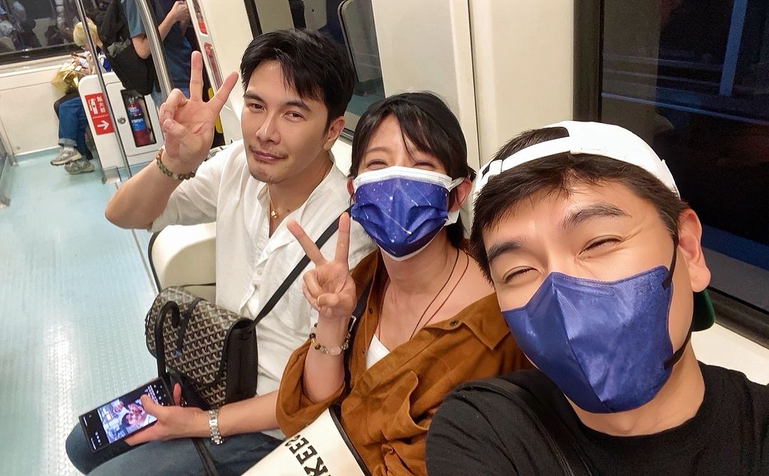 一起搭北捷！演藝圈「男神女神相聚」燦笑合照　她「大方摘口罩」網友哀嚎：怎麼都遇不到