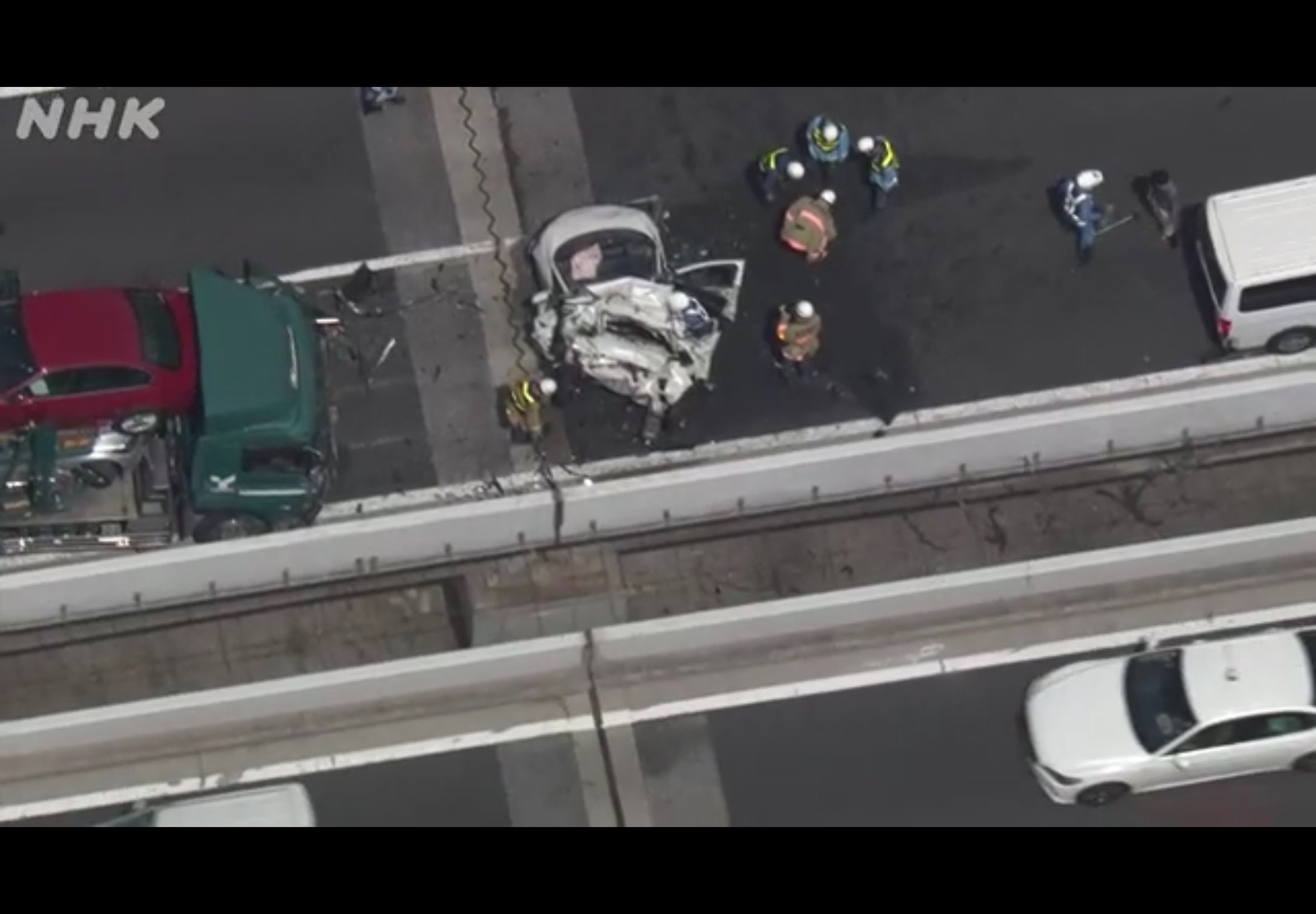 高速公路6車連環撞！聯結車失控追撞「前方小客車車身全毀」　釀7人受傷「目前狀況曝光」