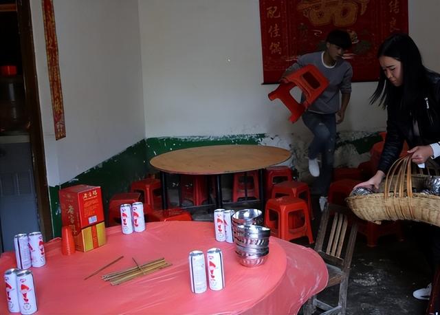 一家人大辦酒席端12道菜「當天空無一人」　　賓客曝內幕：這已經第7次了
