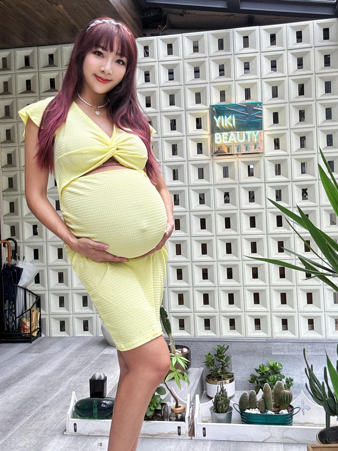 40歲女星生了！順產雙胞胎「正式升格5寶媽」　「見女兒萌臉」忍不住：還想繼續生