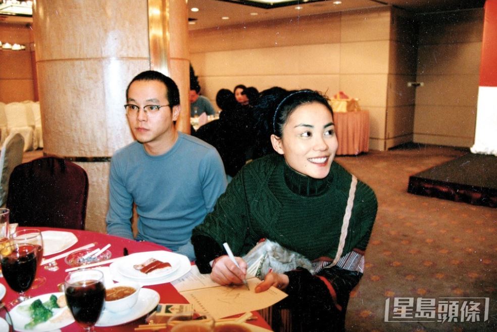 不能偷生！27歲王菲愛女「低調現身晚宴」　「絕美側顏曝」網愣：一模子刻出來的