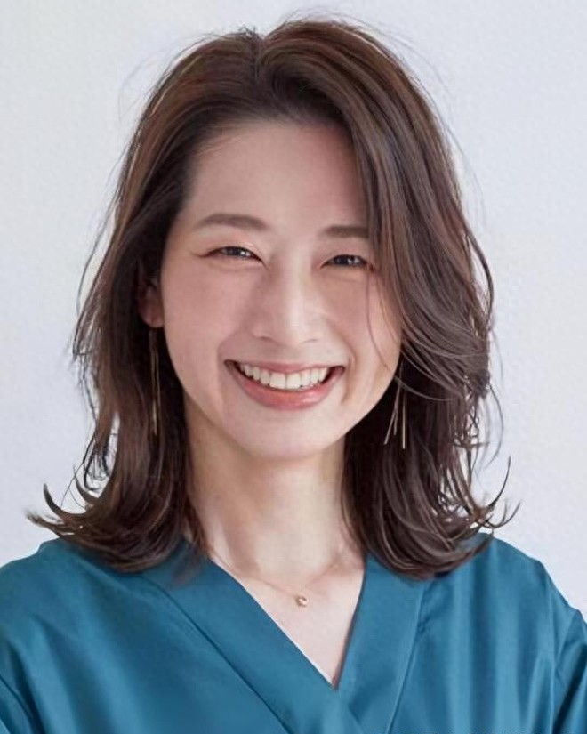 髮型是女人「第二張臉」！2025年最應該剪「5款燙髮」　適合40歲女人「減齡不老氣」優雅時髦
