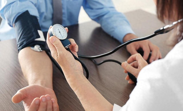 起床後「血壓多少」才算正常？很多人「放寬範圍了」醫生急喊：起床黃金三步走