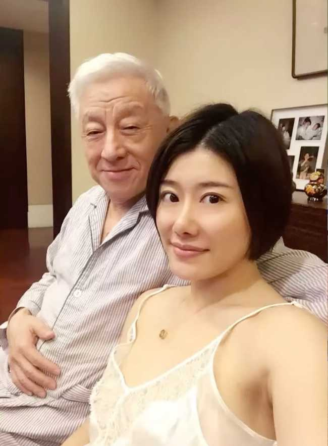 相差40歲！77歲台灣大咖「偷吃中國小三」私密照全曝光　他親自回應「賴給中共」