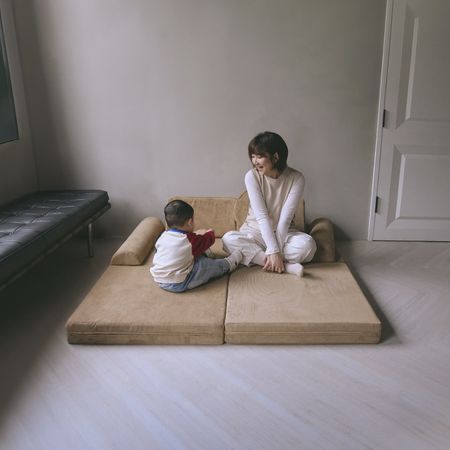 神隱1年半驚喜現身！Selina「43歲高齡當媽」淡出專心育兒　罕見「帶兒子亮相」網驚喊：是少女吧❤️