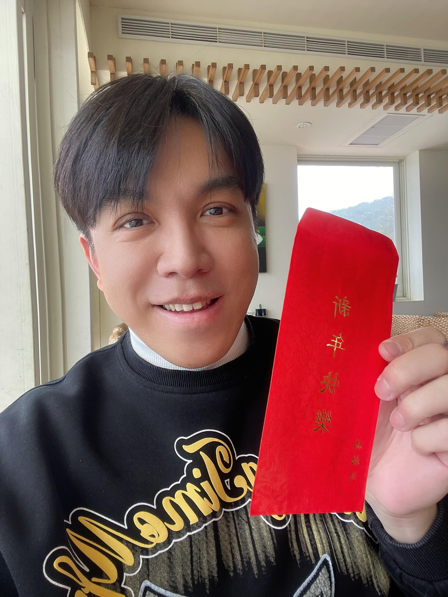 《紅人榜》男星淚曝「8年零收入」積欠上百萬卡債　張秀卿「默默暖舉」感動報恩