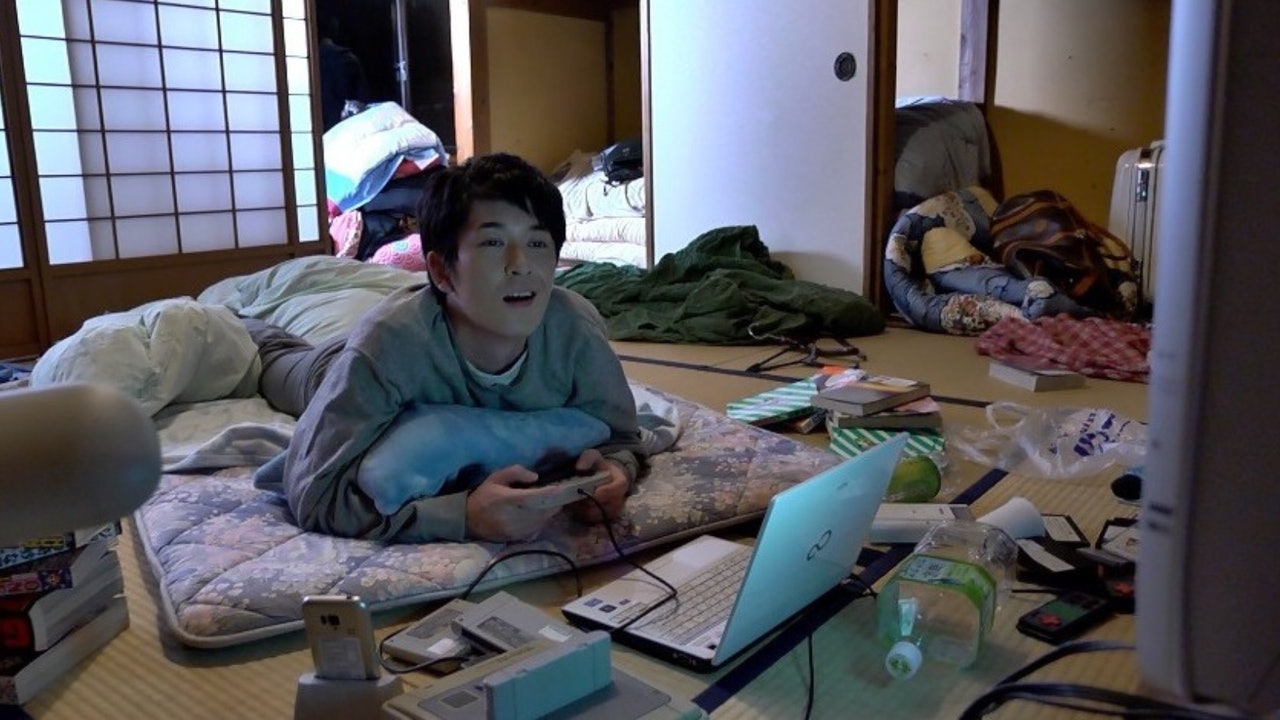 40歲兒遭大公司開除！85歲母親出錢「力挺他在家創業」　「一刷戶頭傻了」存款少1千萬
