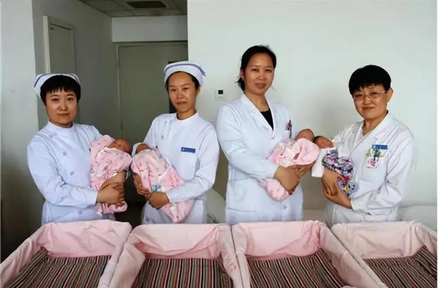 她們是「最美四胞胎」！25年共用一張臉「同時考進世界名校」　「現狀曝光後」網友們服了